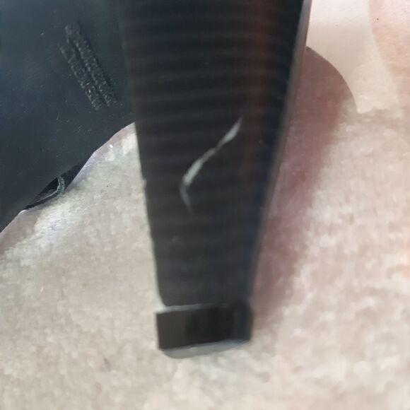 SoftMocāBlackāLeatherāStrappyĀ SandalāHeels - Picture 15 of 16